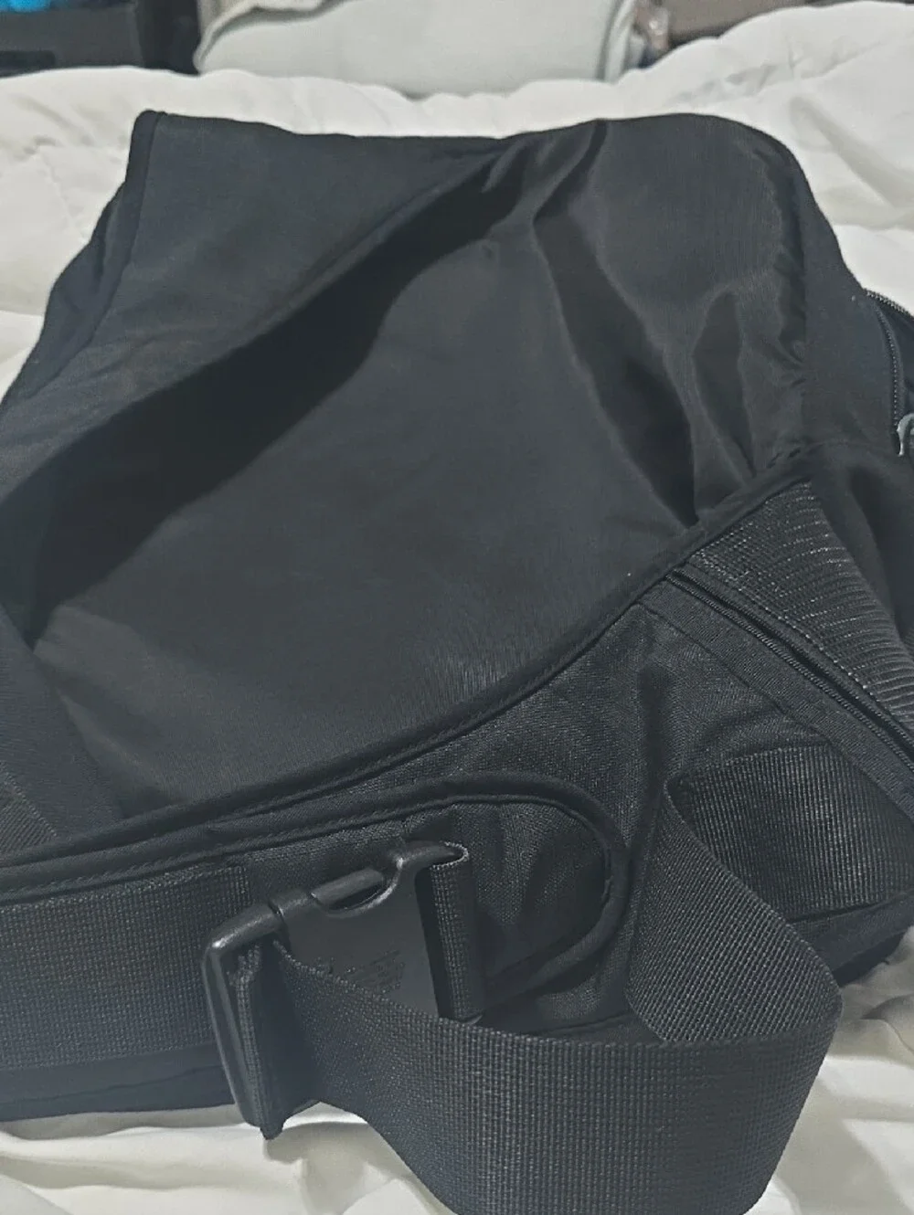 Eddie Bauer Black Men’s Sling Messenger Bag